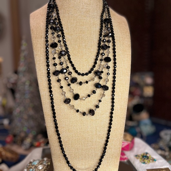 Elegant Black Beaded and Crystal Necklaces. - Picture 6 of 8